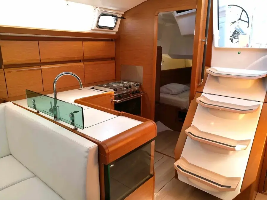 Arisaghia, Interior image