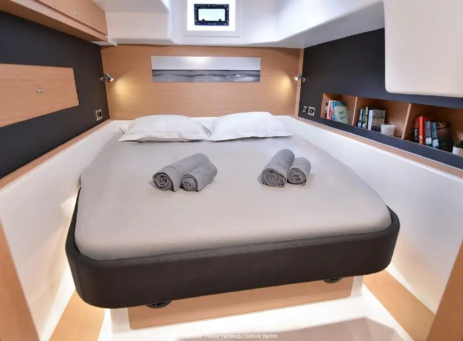 Jovy, Cabin