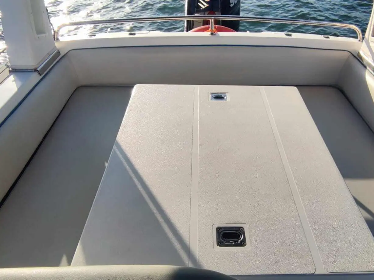 Wally Gator, Interior image