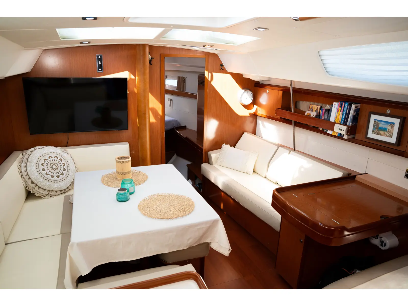 Anegada, Interior image