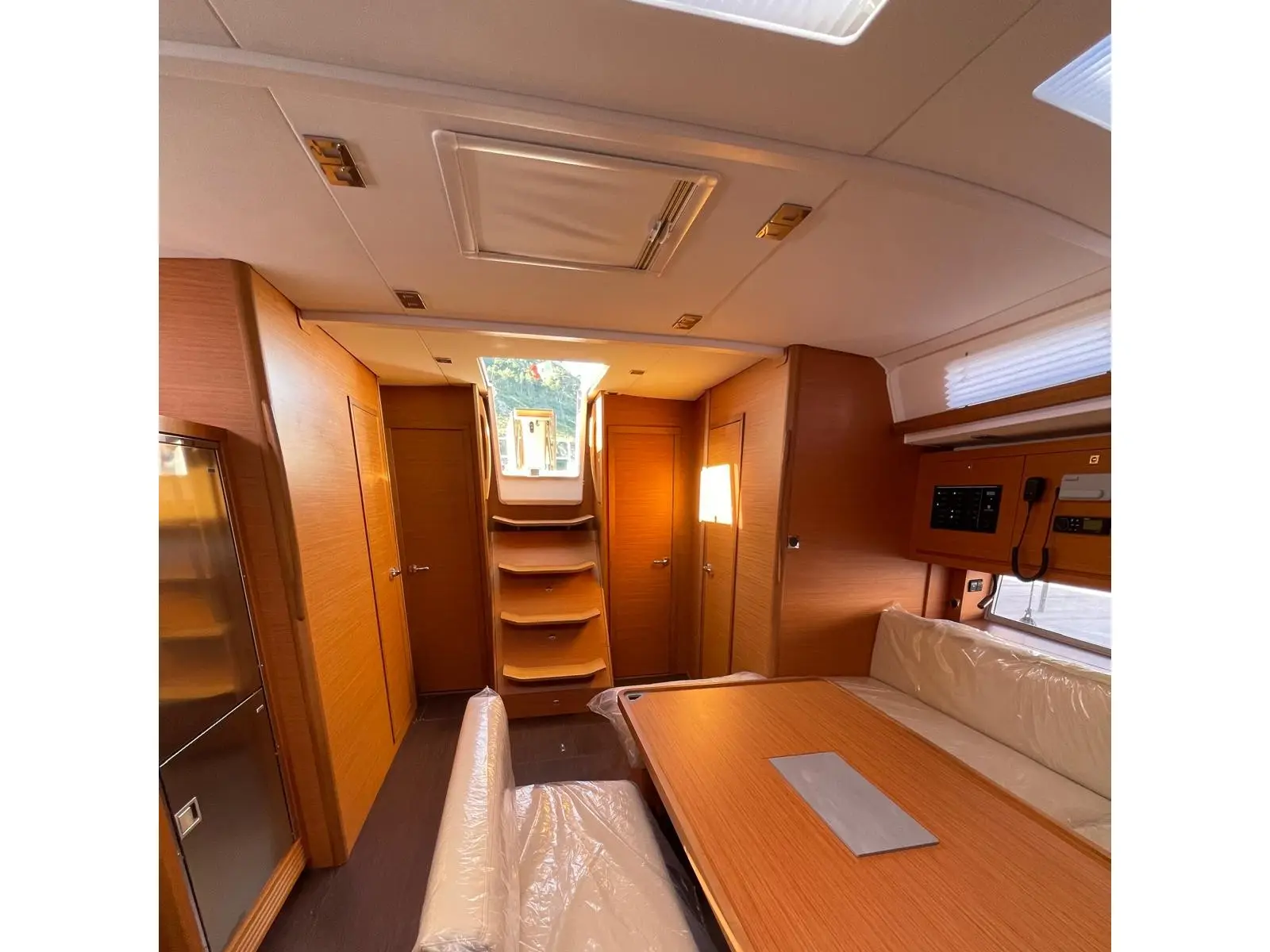 Egusa, Interior image