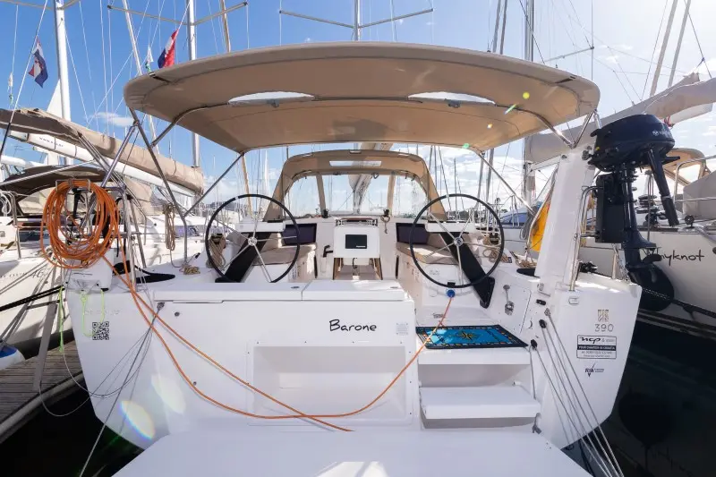 Barone, Dufour 390