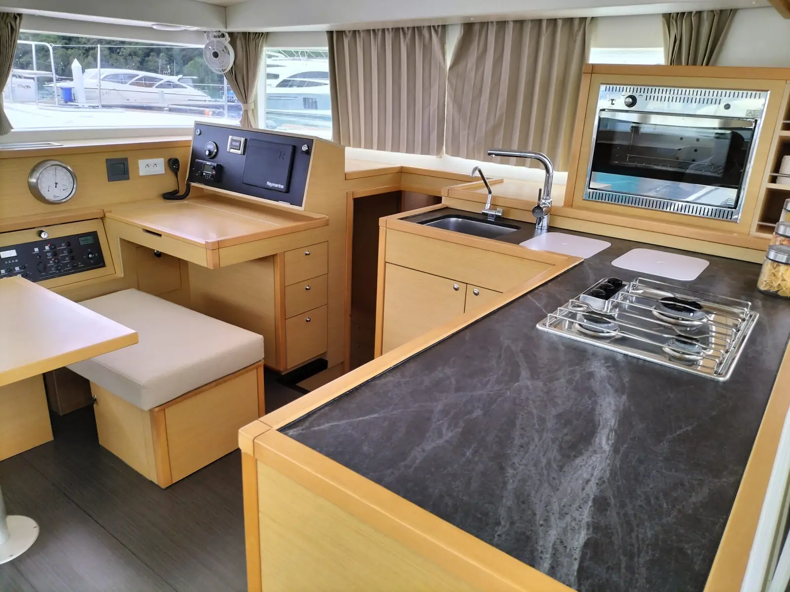 Eos, Interior image