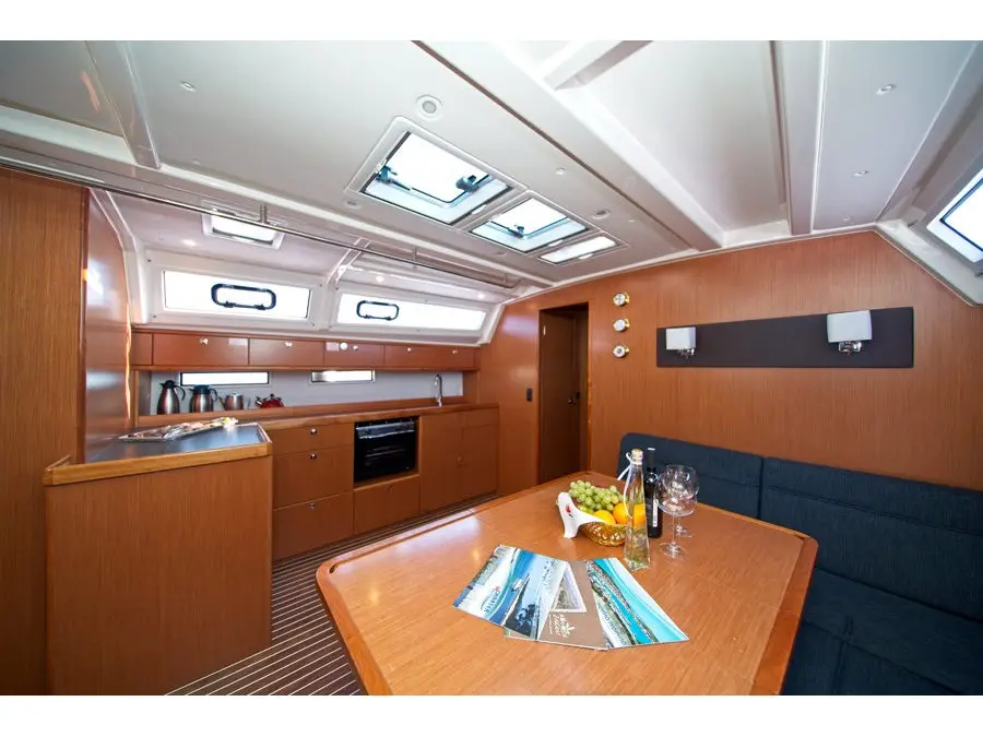 MH 49, Interior image