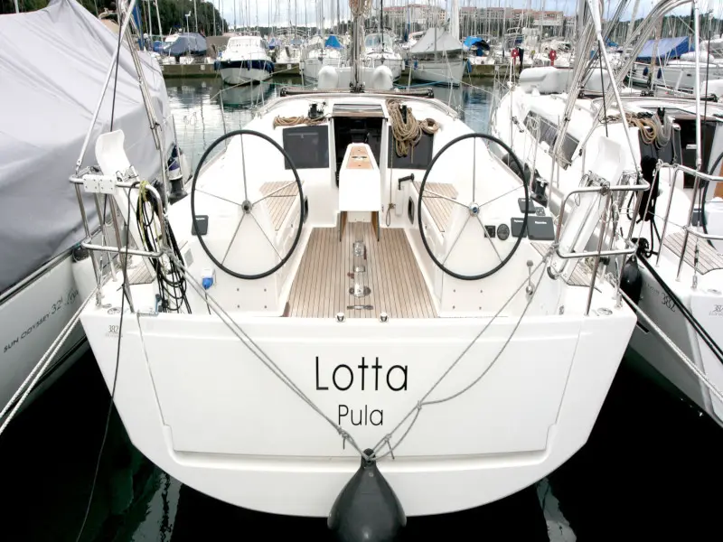 Lotta, photograph 8