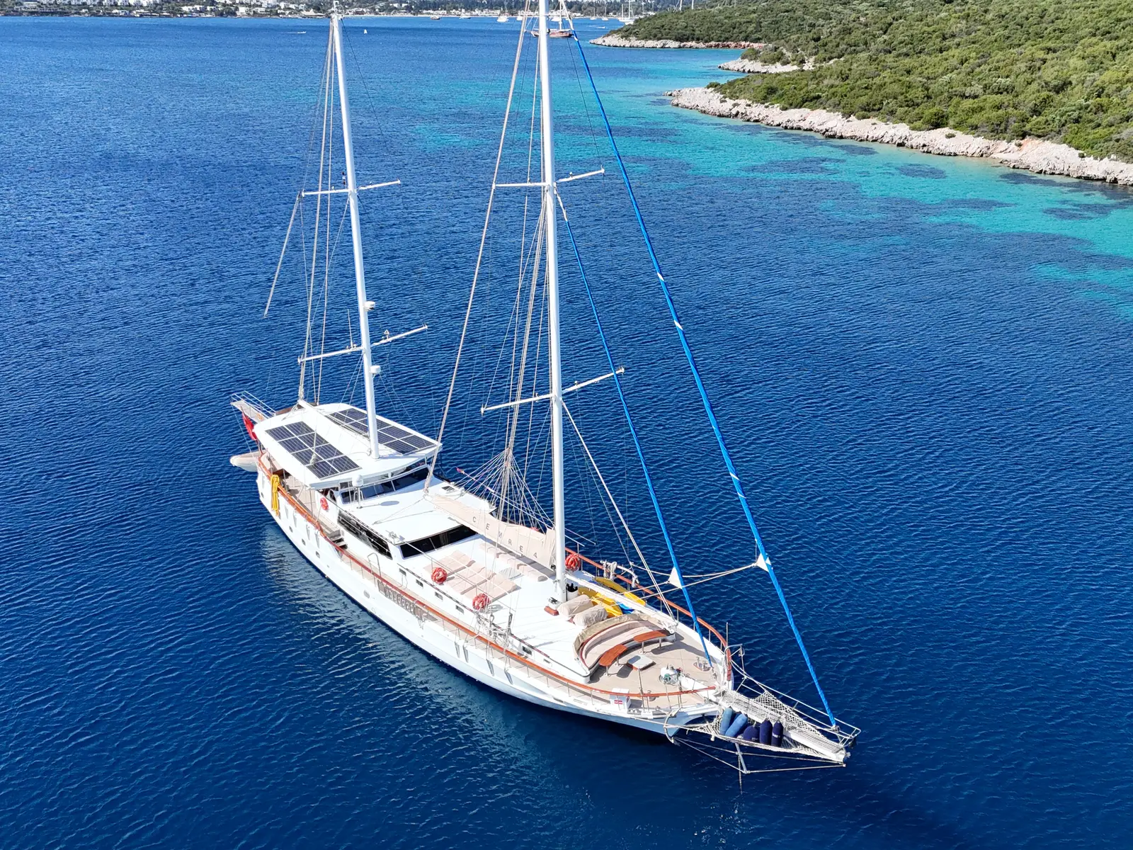 Cemre 4, Main image