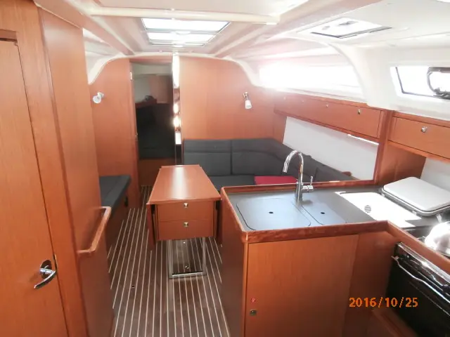 Mattina, Interior image