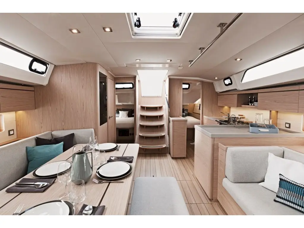 Skat, Interior image