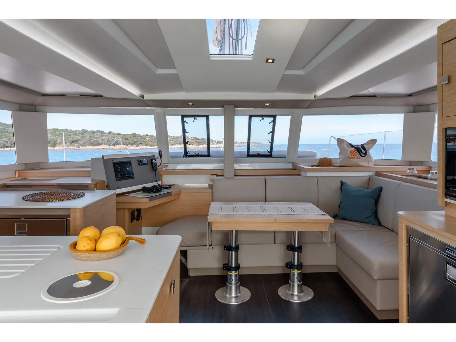 Amapola - A/C, Generator, Water maker. Solar panel, Interior image