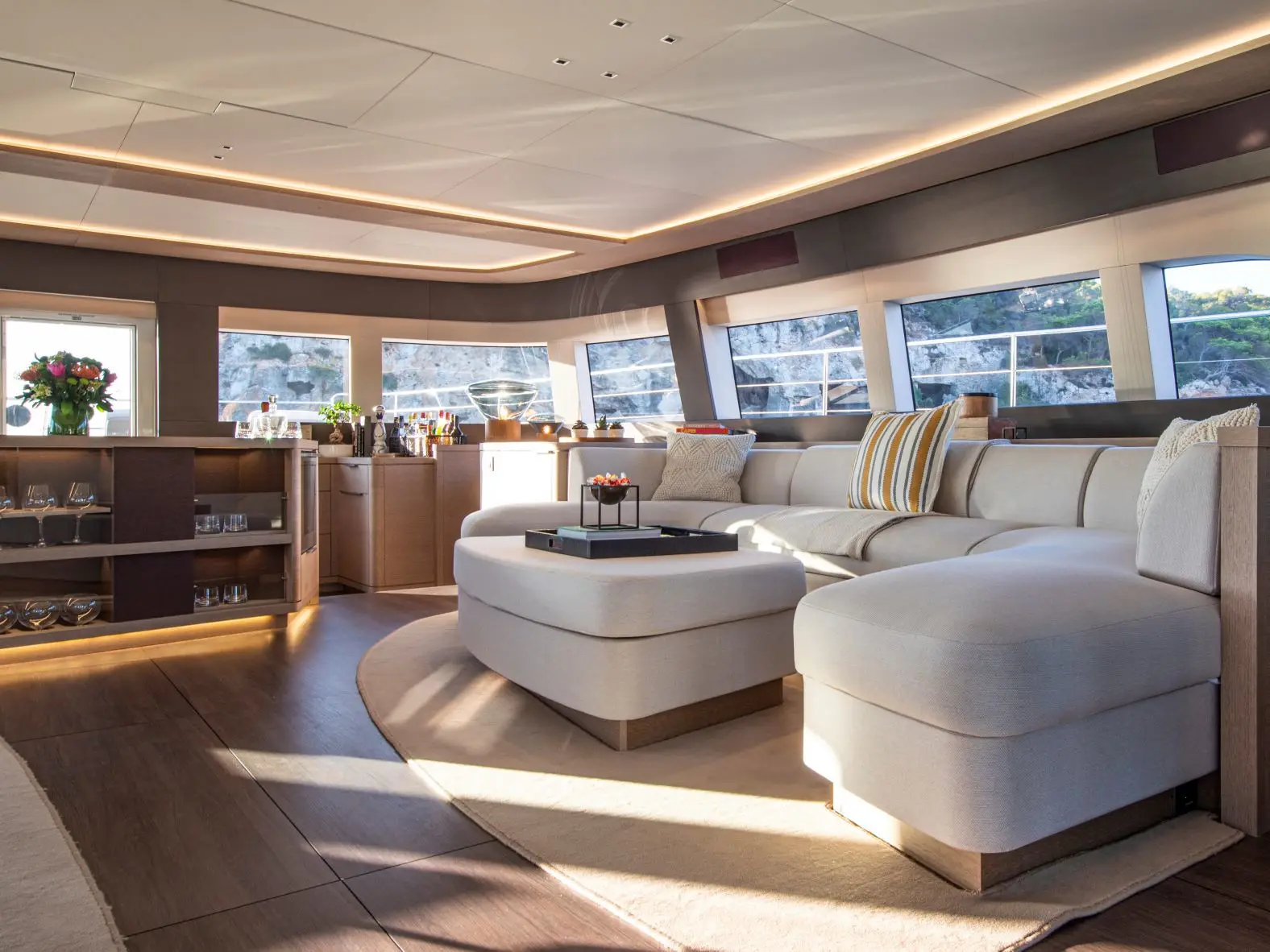 Premium +, Interior image