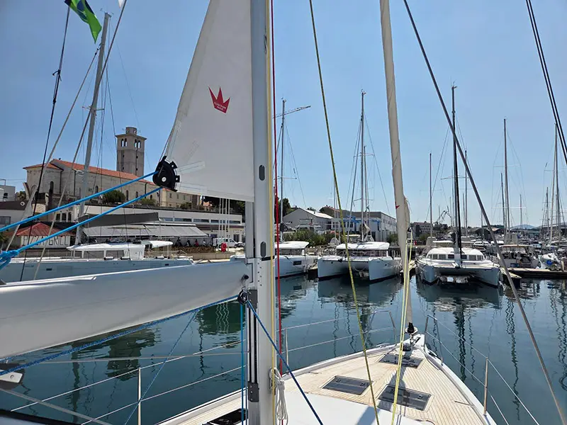 Vera, Dufour 44
