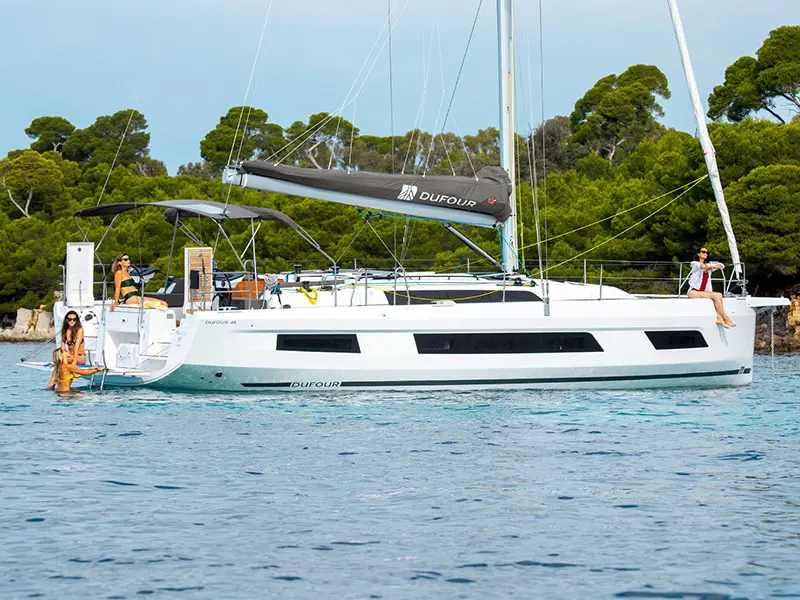 Dama, Dufour 44