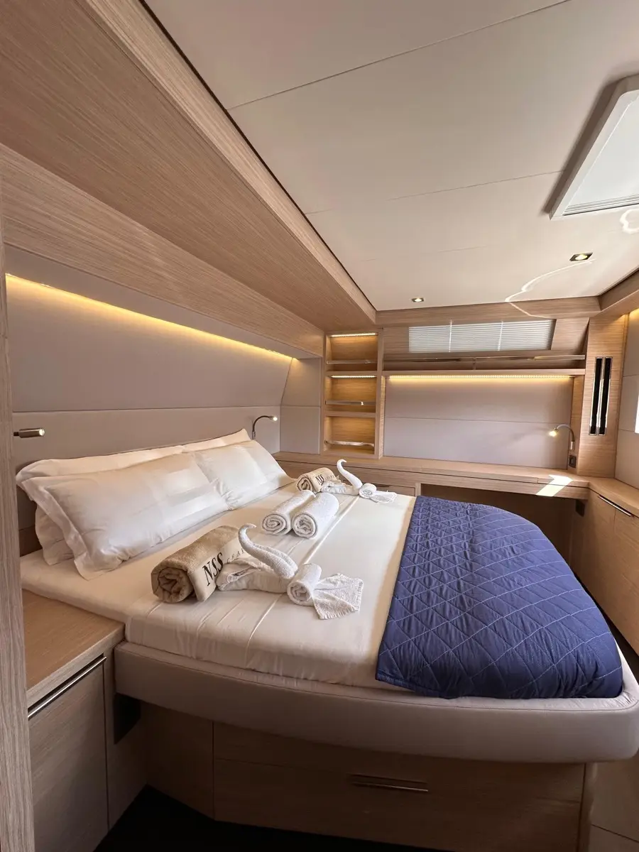 Maui- FIRST CLASS, photograph 6