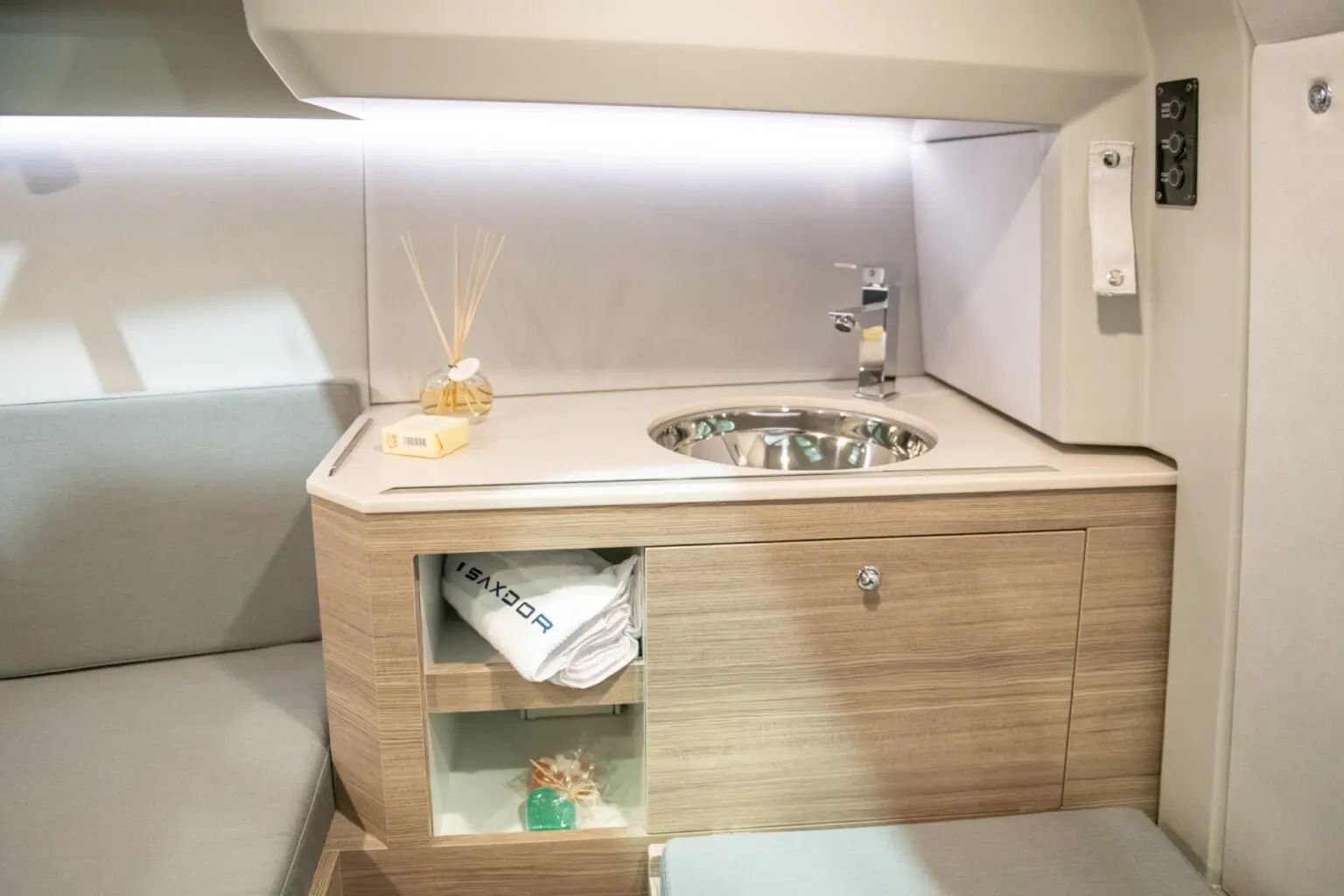 Aquallou, Interior image