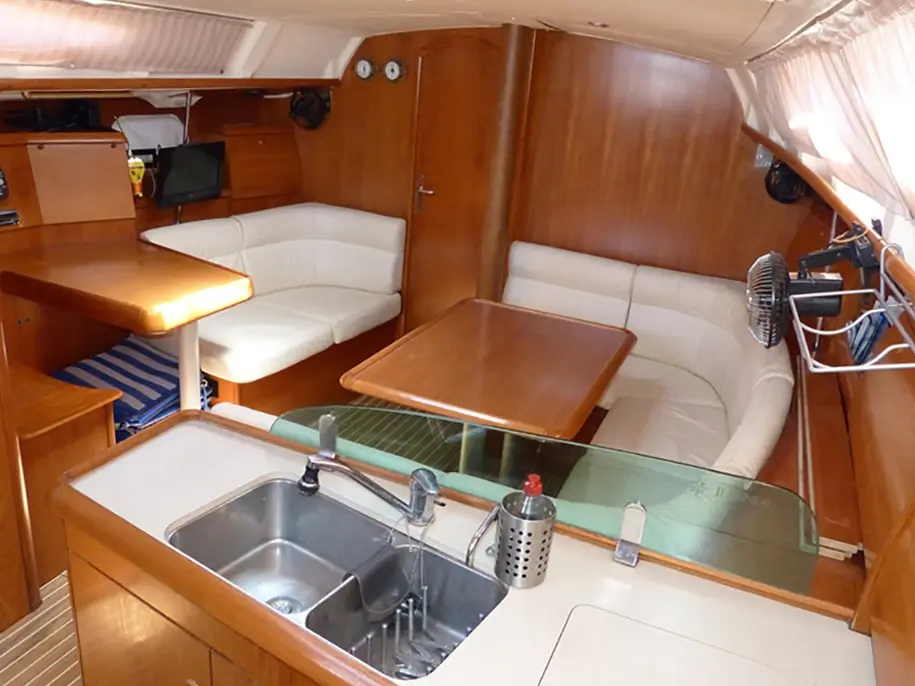 ALKI, Interior image