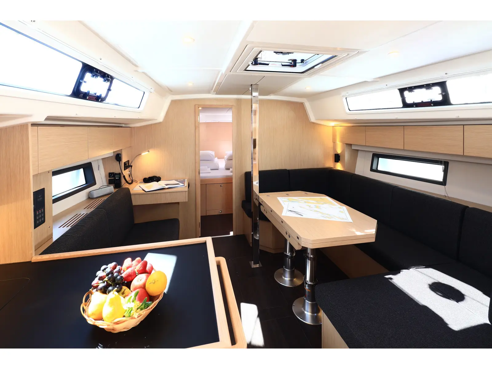 Larus One, Interior image