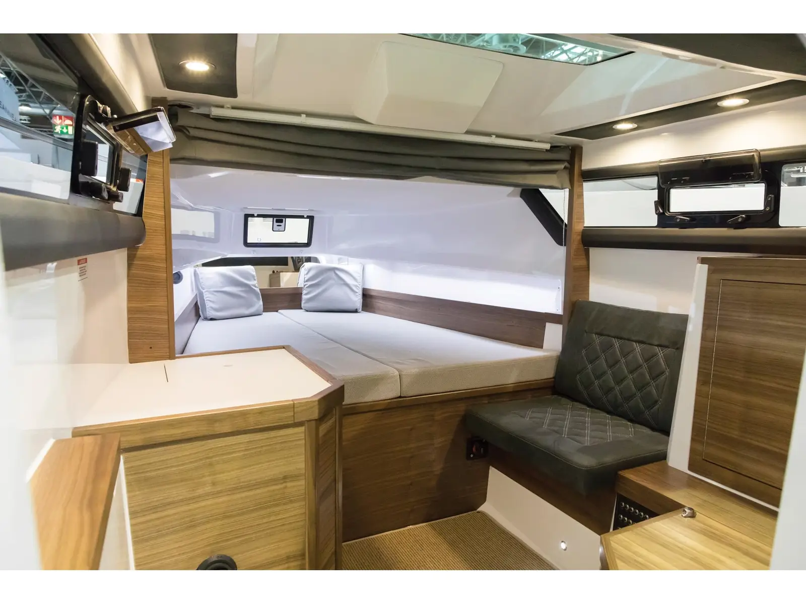 TRAVERSO, Interior image