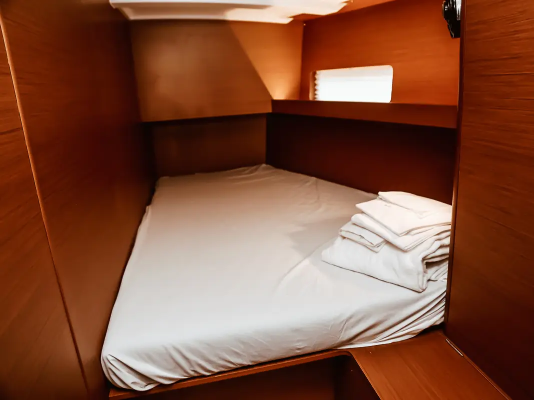 Vega, Interior image