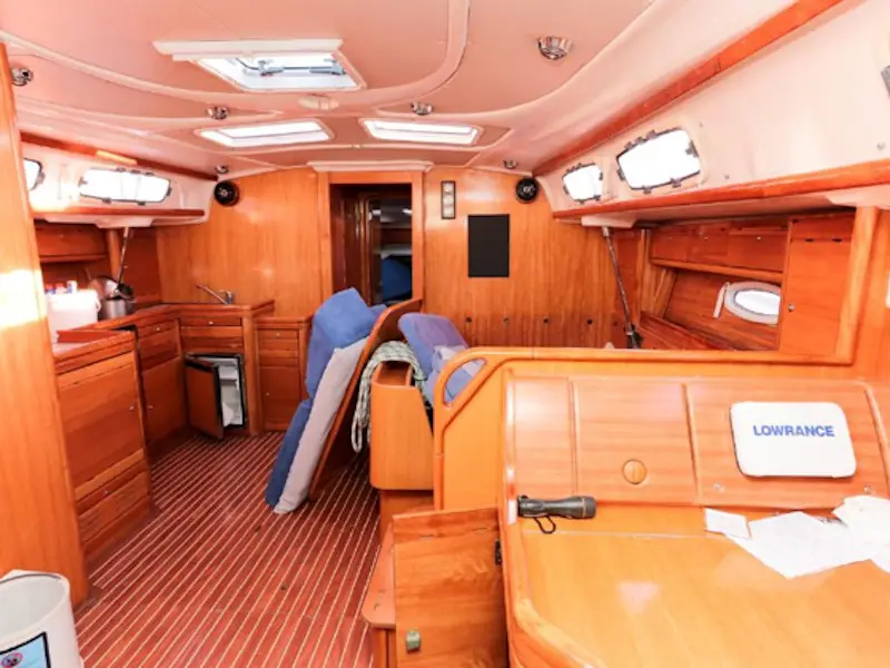 Biki, Interior image