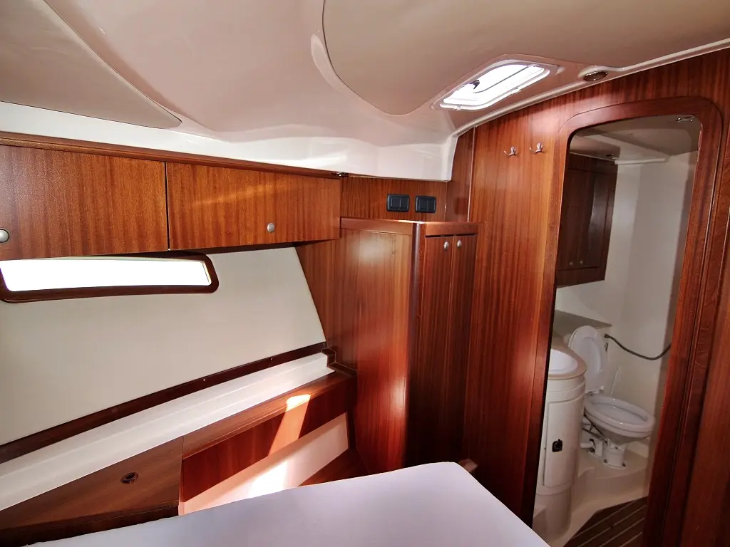 FRANKA, Interior image