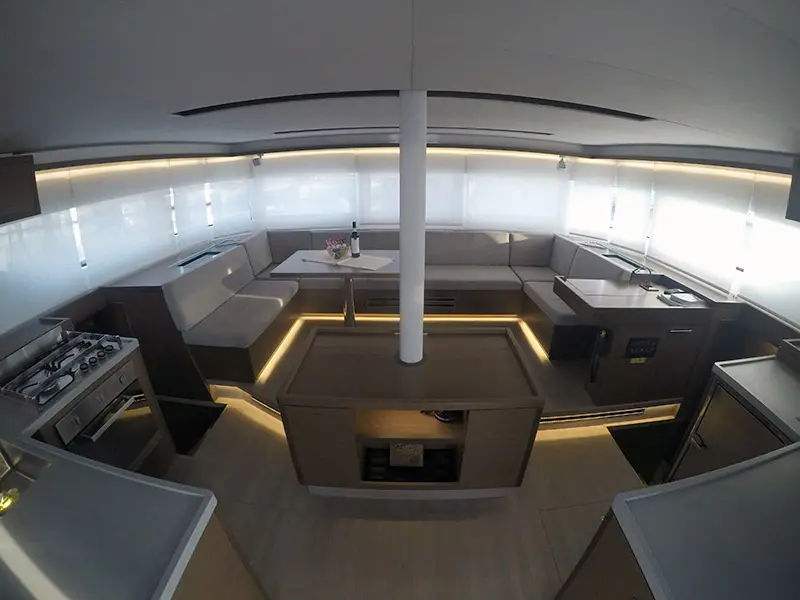Zuzo 1ST, Interior image