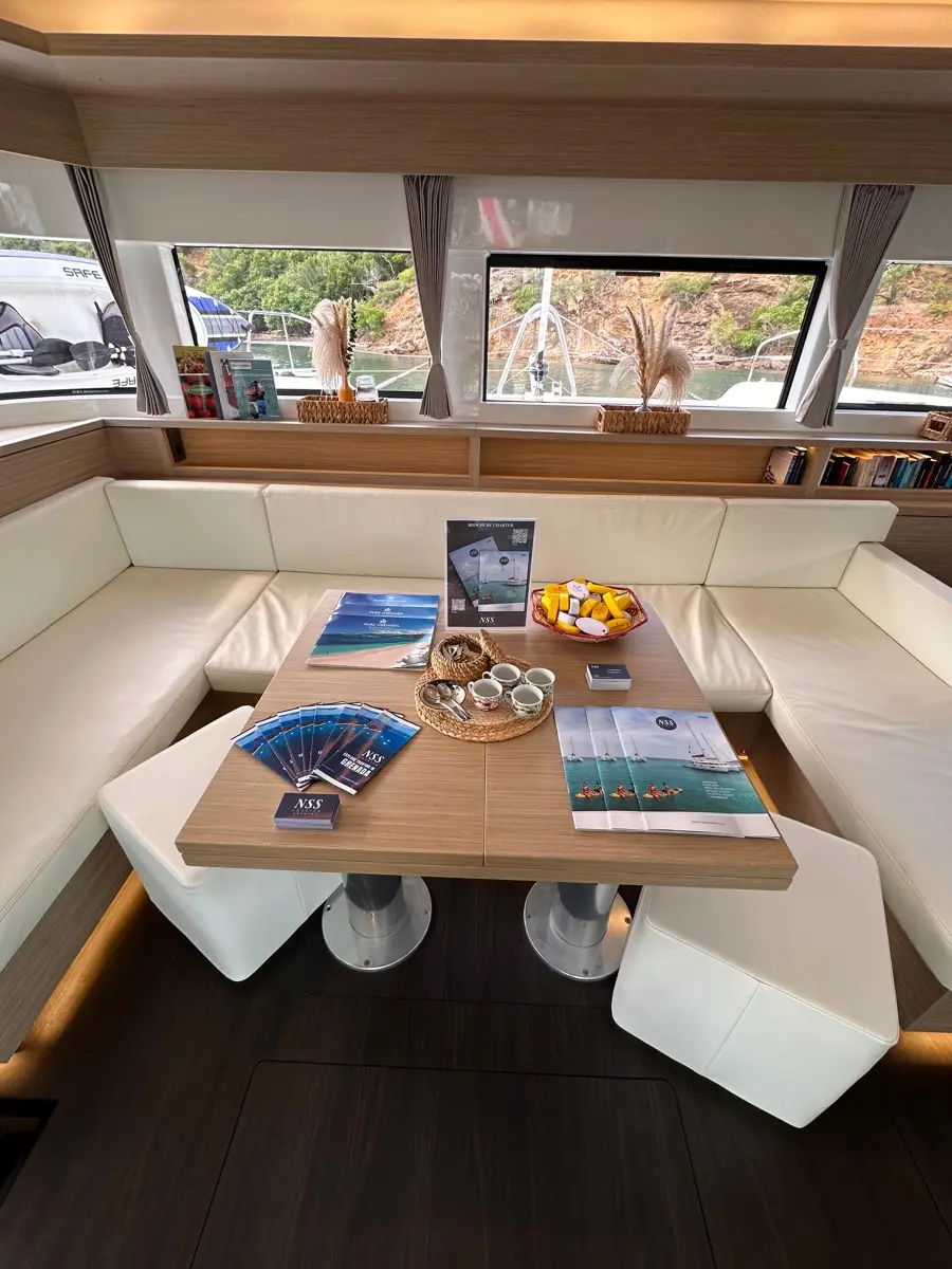 Maui- FIRST CLASS, photograph 19