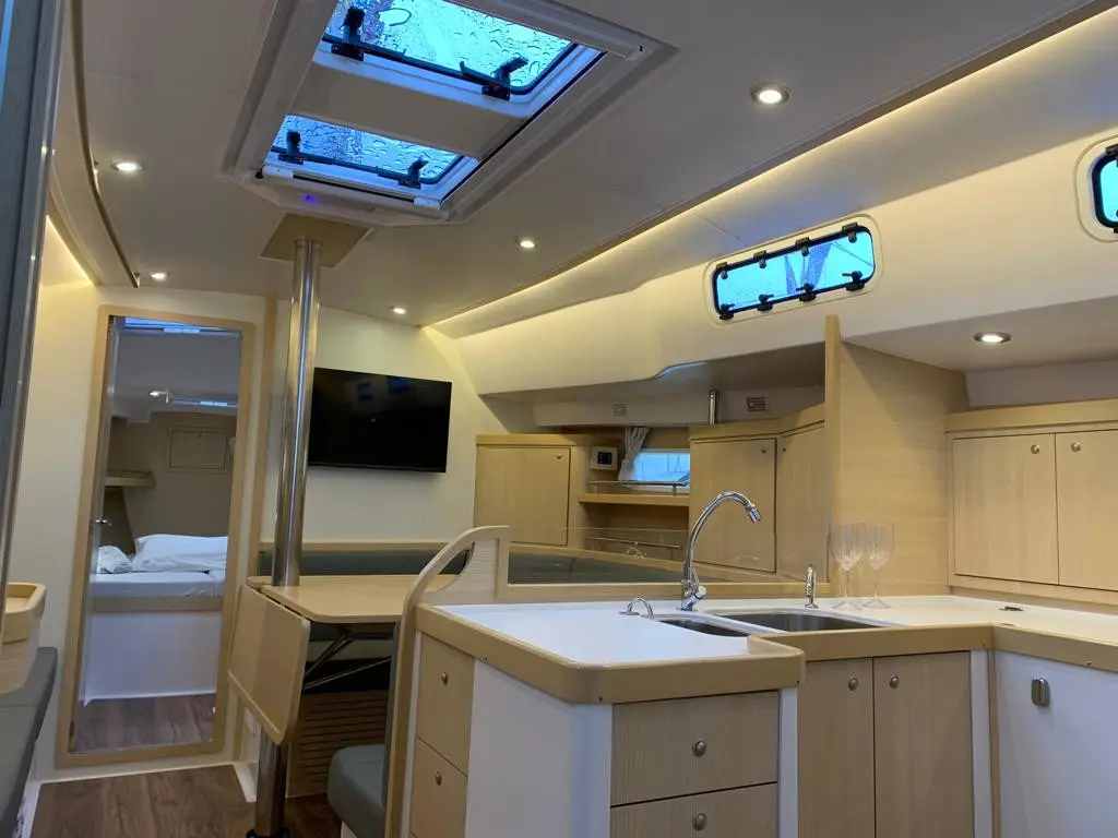 Seu Vessel, Interior image