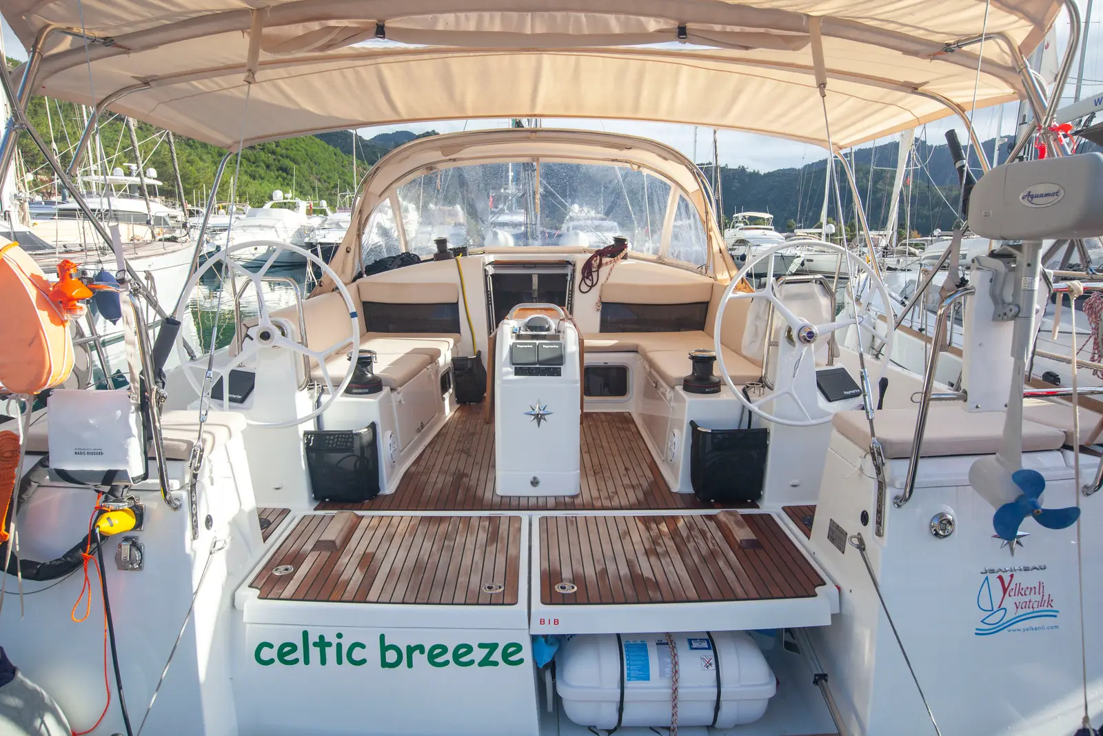 Celtic Breeze, Cockpit