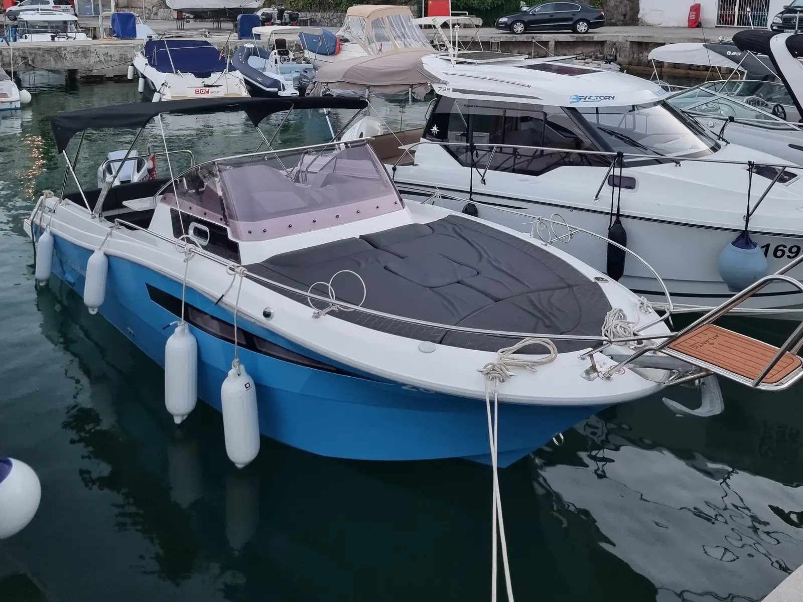 Lady Blue, Atlantic Marine Sun Cruiser 730