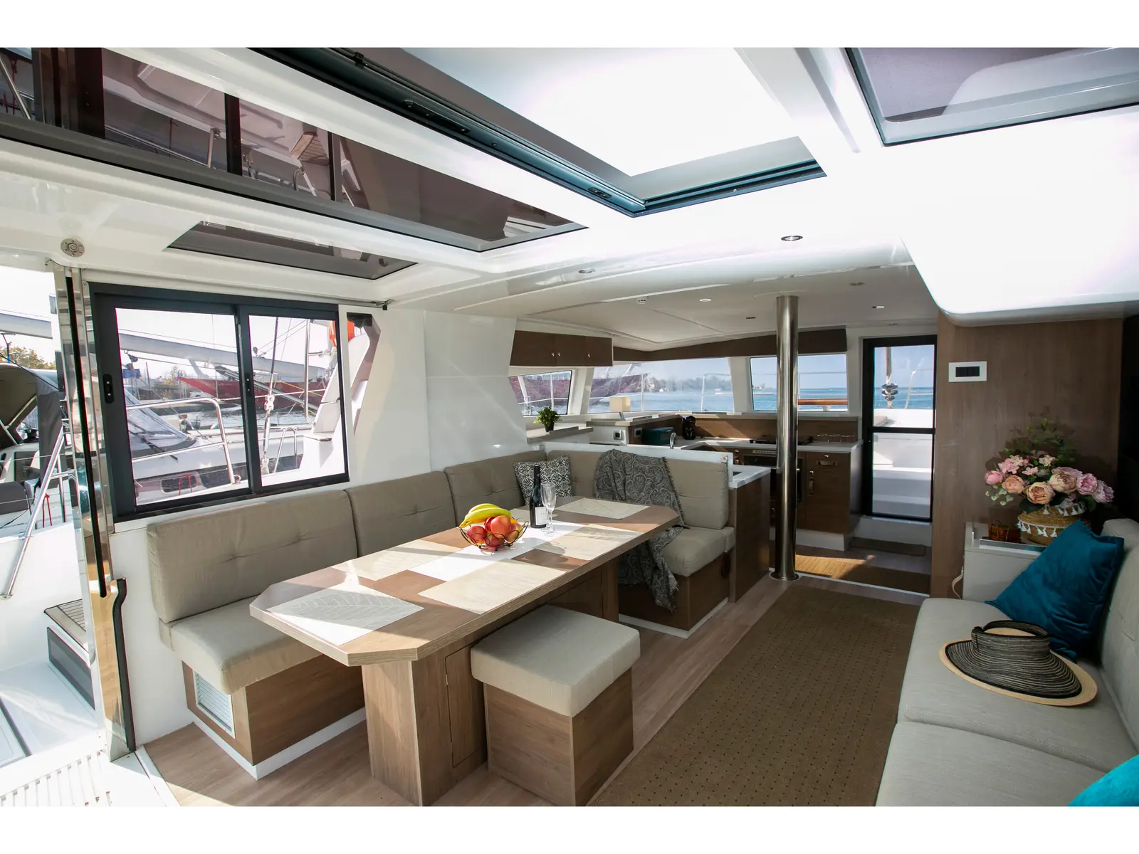 Kos 42.6, Interior image