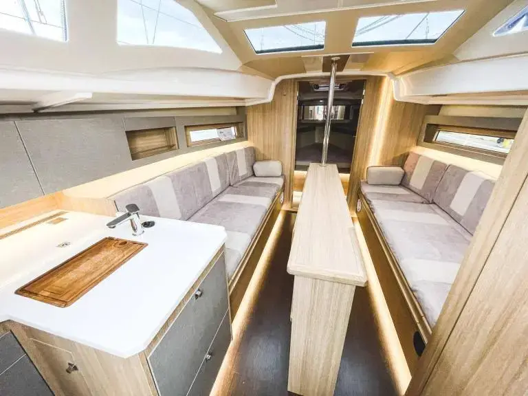 Ptasia Wyspa, Interior image