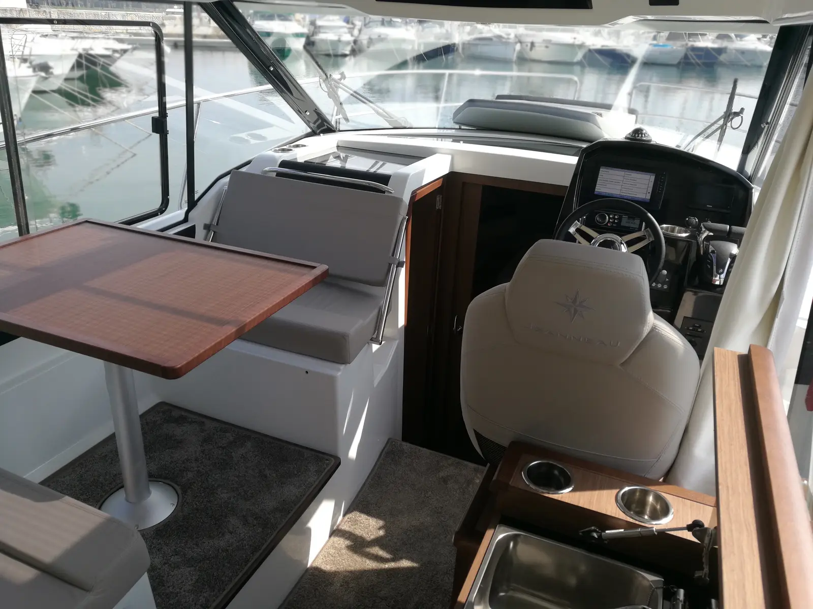 Kim, Interior image