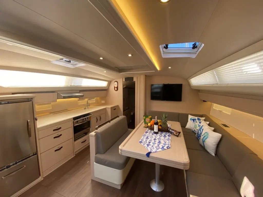 Storm Dancer 2, Interior image