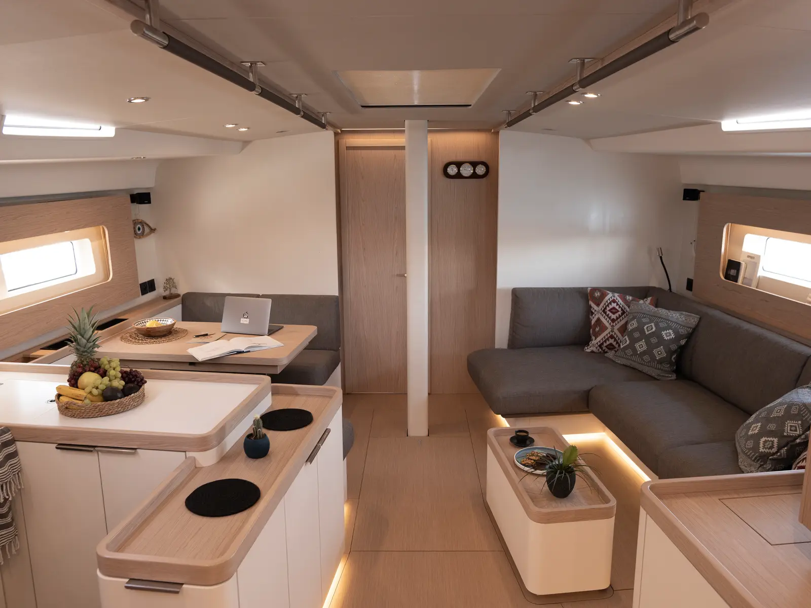Izanami, Interior image