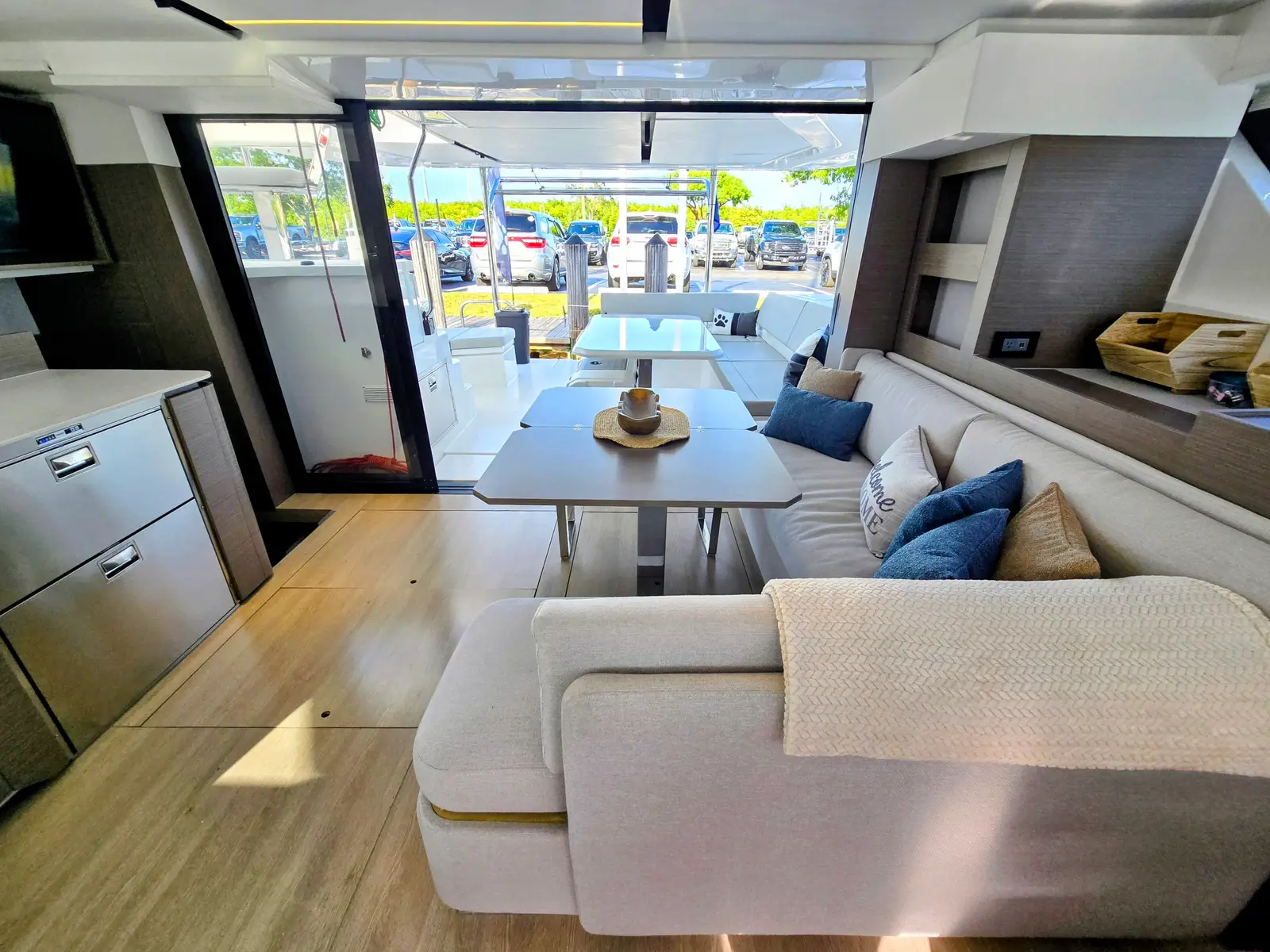 Nauti T's, Interior image
