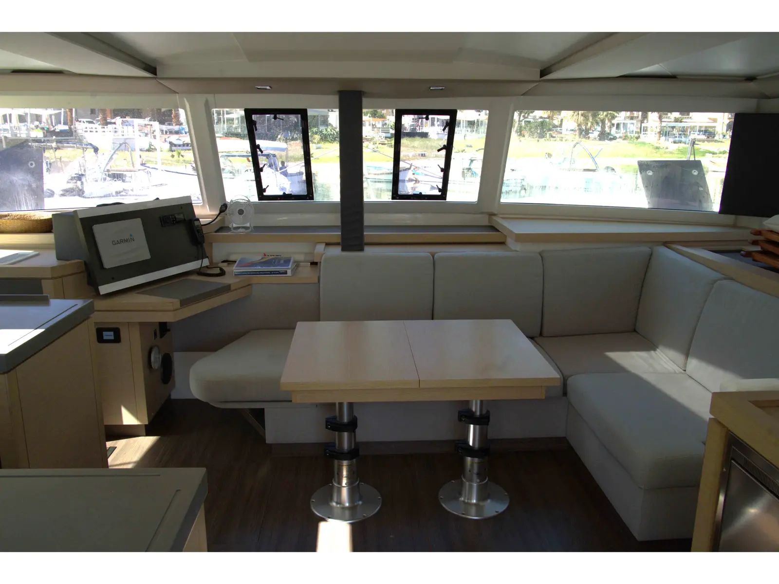 Astrea , Interior image