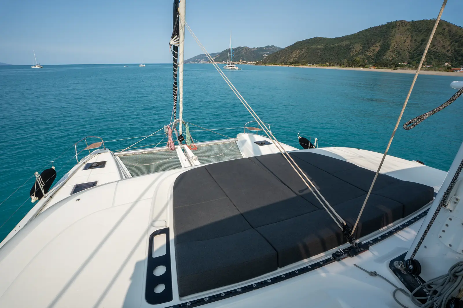 SAILUXE - Vega, Bow