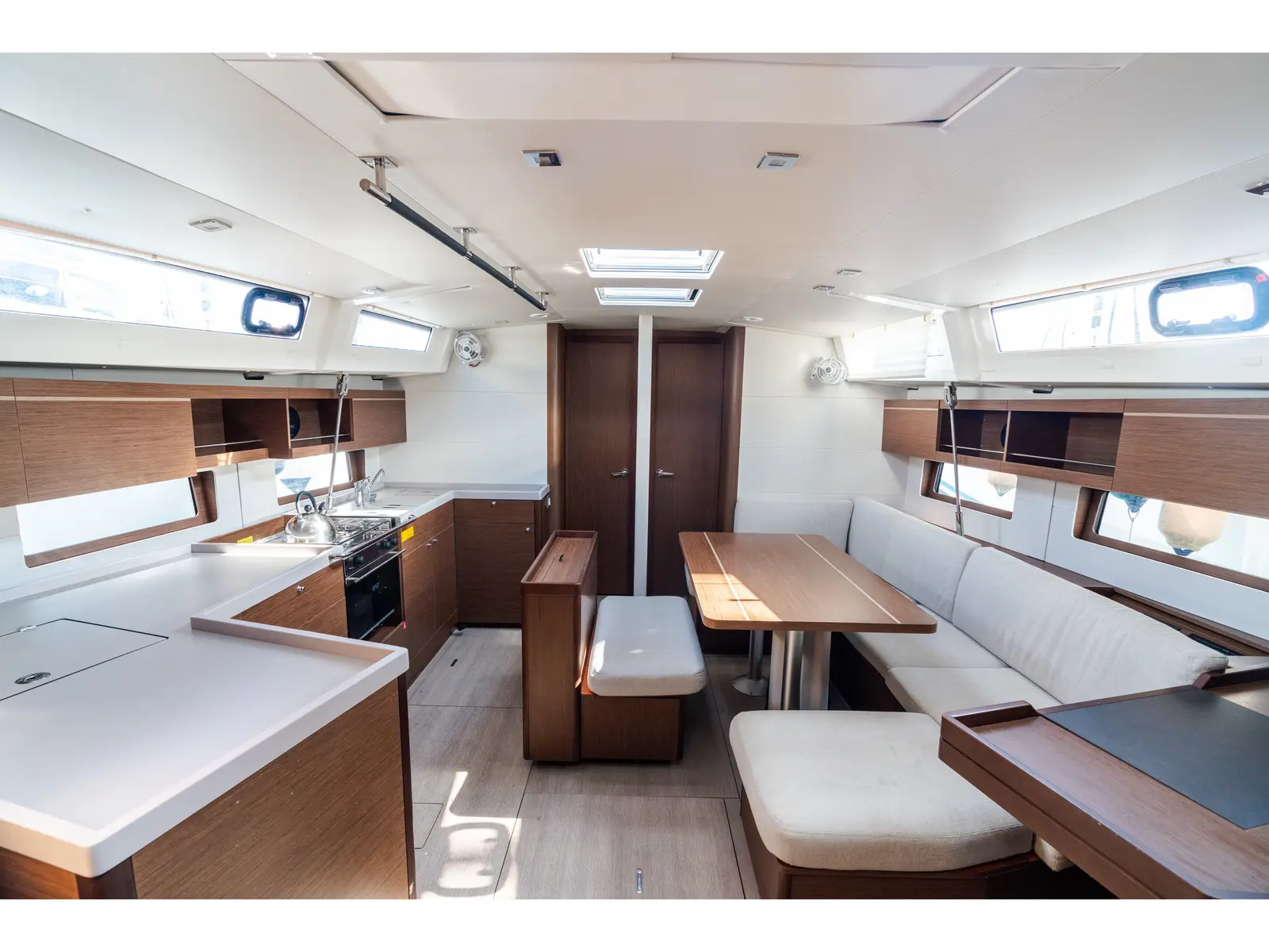 Pathos - Comfort line, Interior image