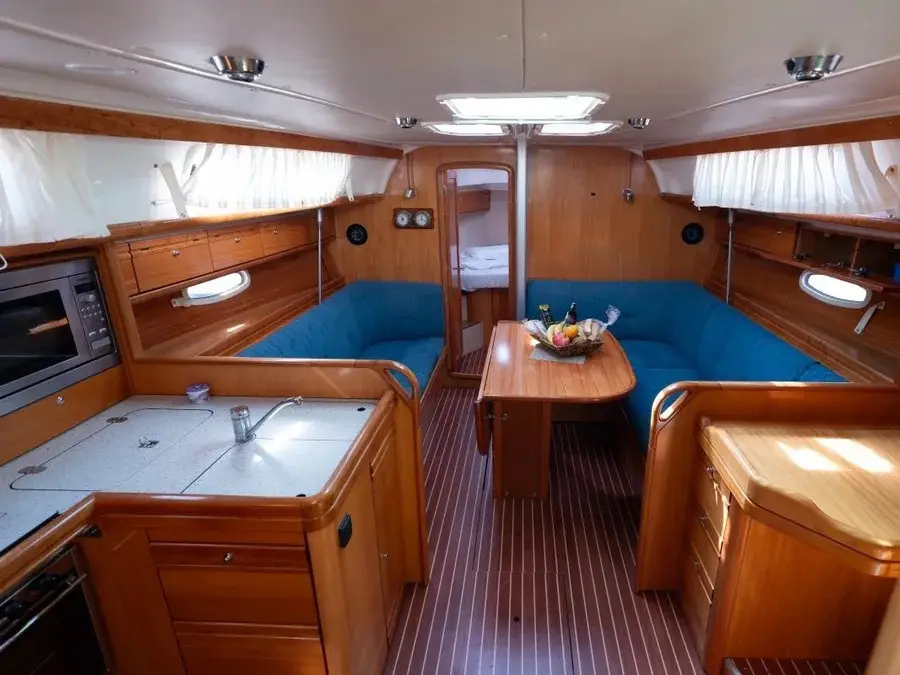 Mr Bojangles, Interior image