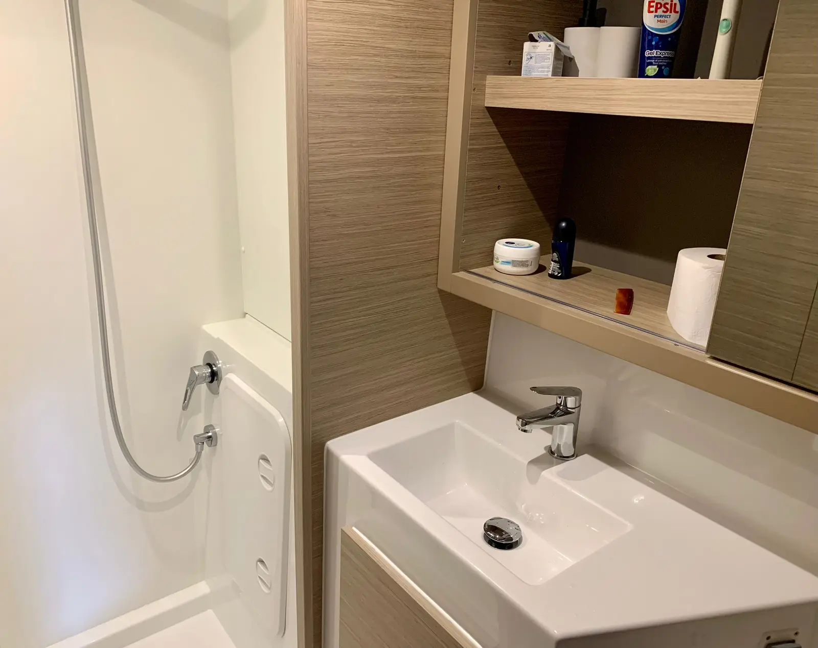 Varuna, Shower