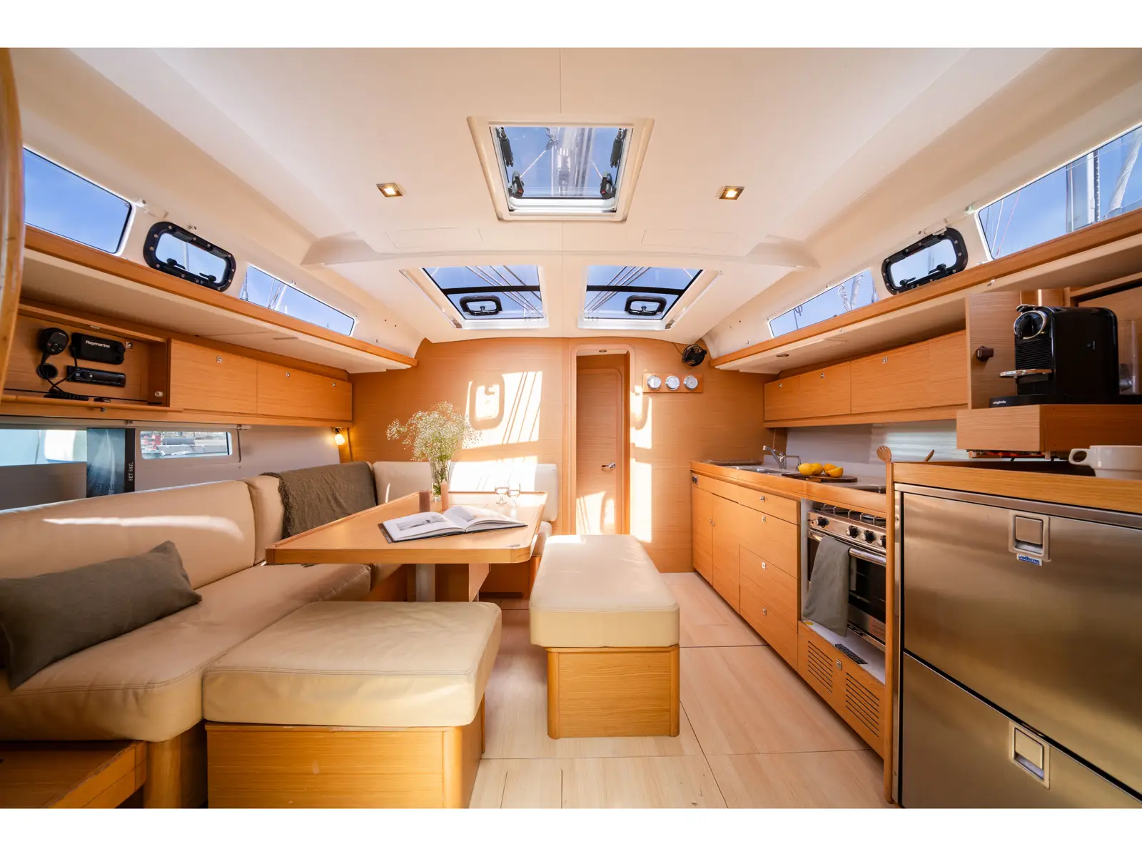 DIONI, Interior image