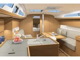 Leonore, Interior image