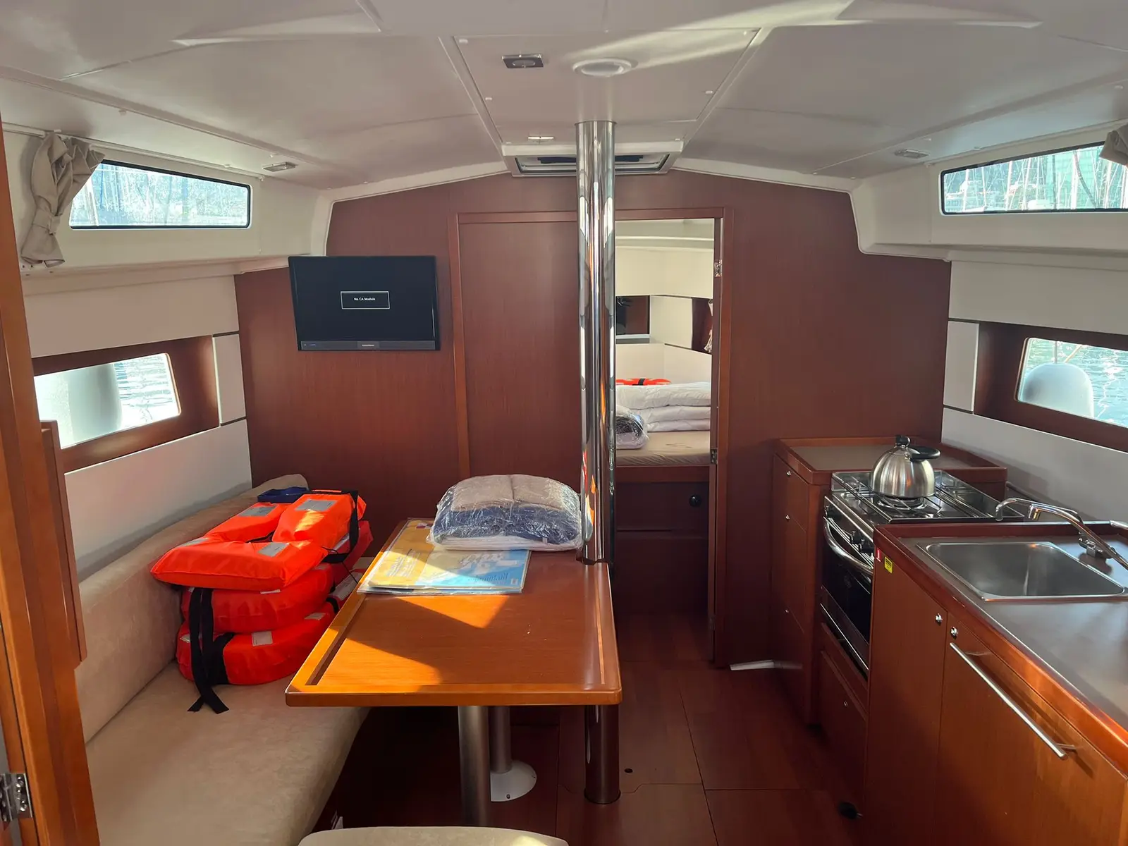 SAILOR MERCURY, Interior image