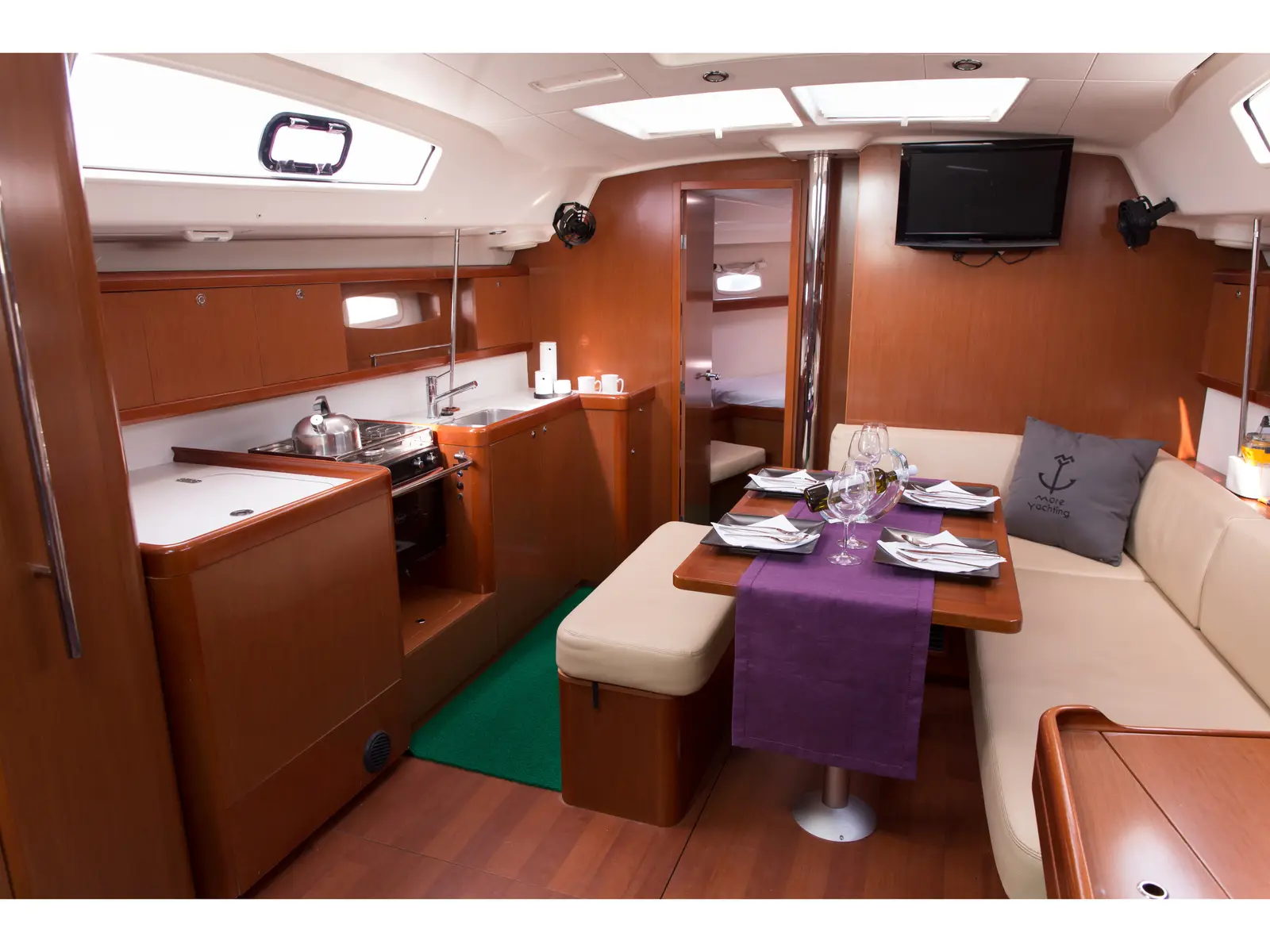 TIAMO , Interior image