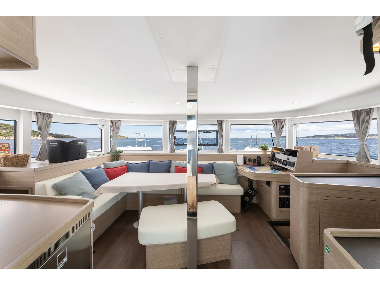 LADY AURORA, Interior image
