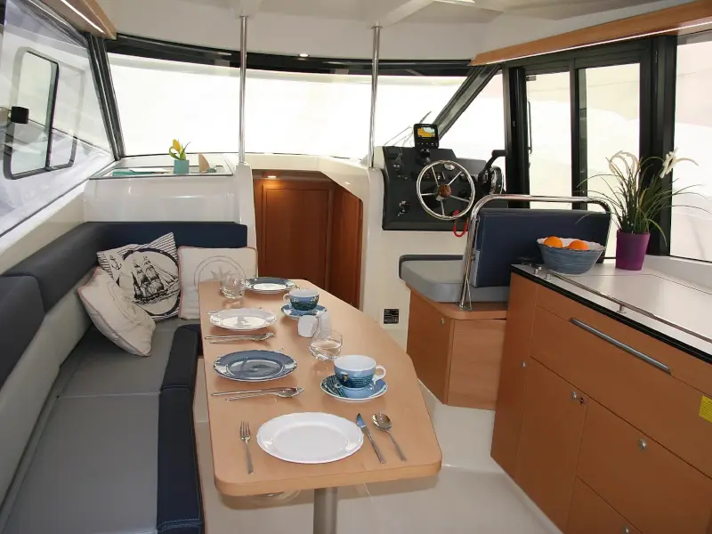 Platinum 989 Flybridge (Premiera), Interior image