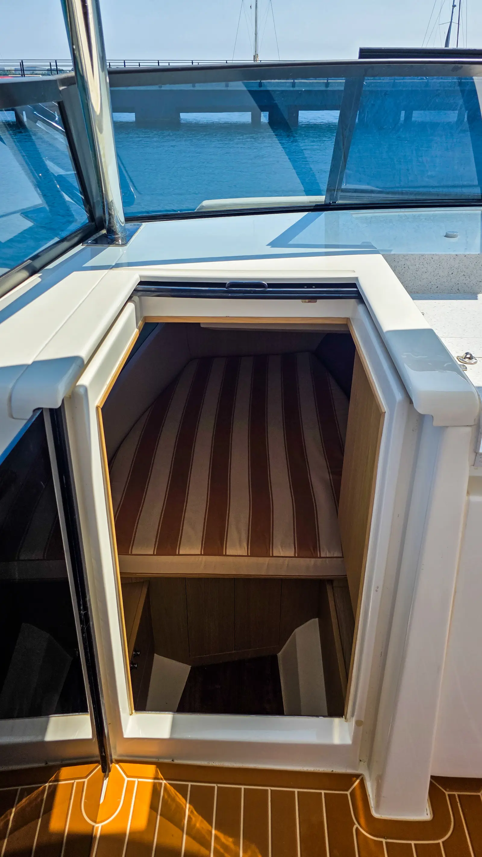Aquila 32, photograph 4