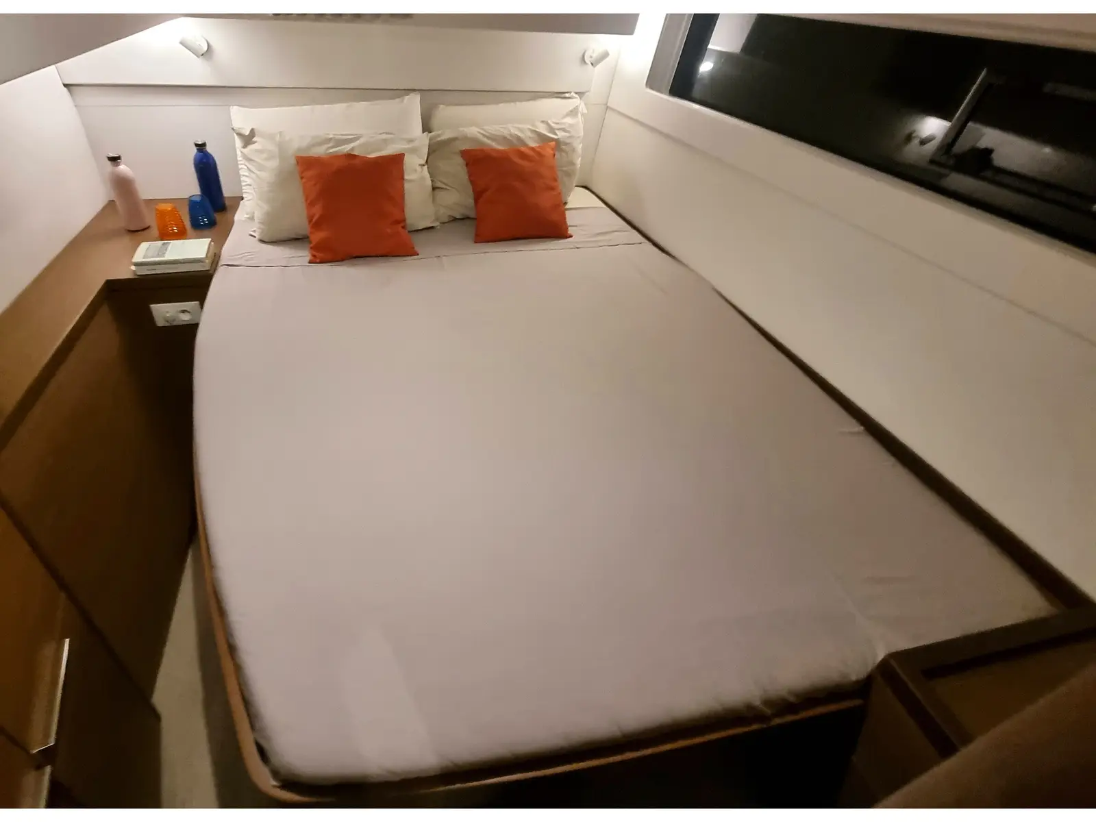 Geo, Interior image
