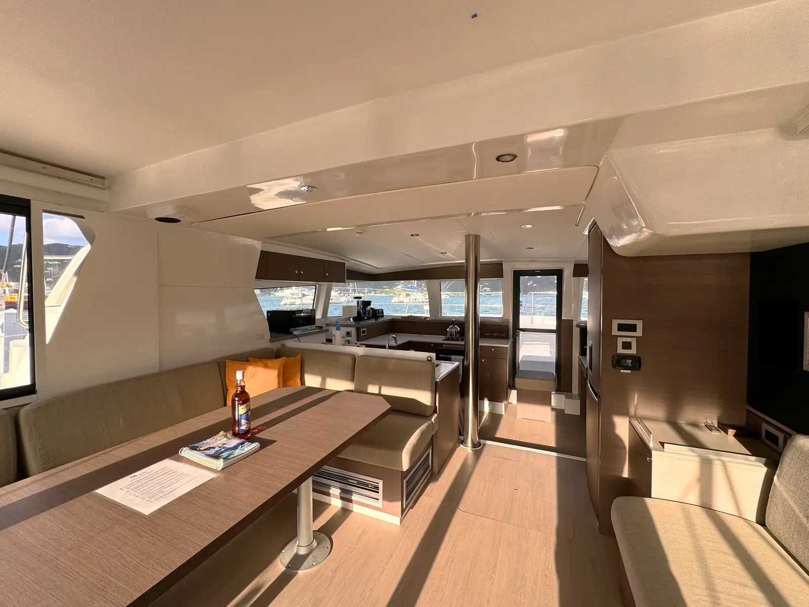 Mirabella, Interior image
