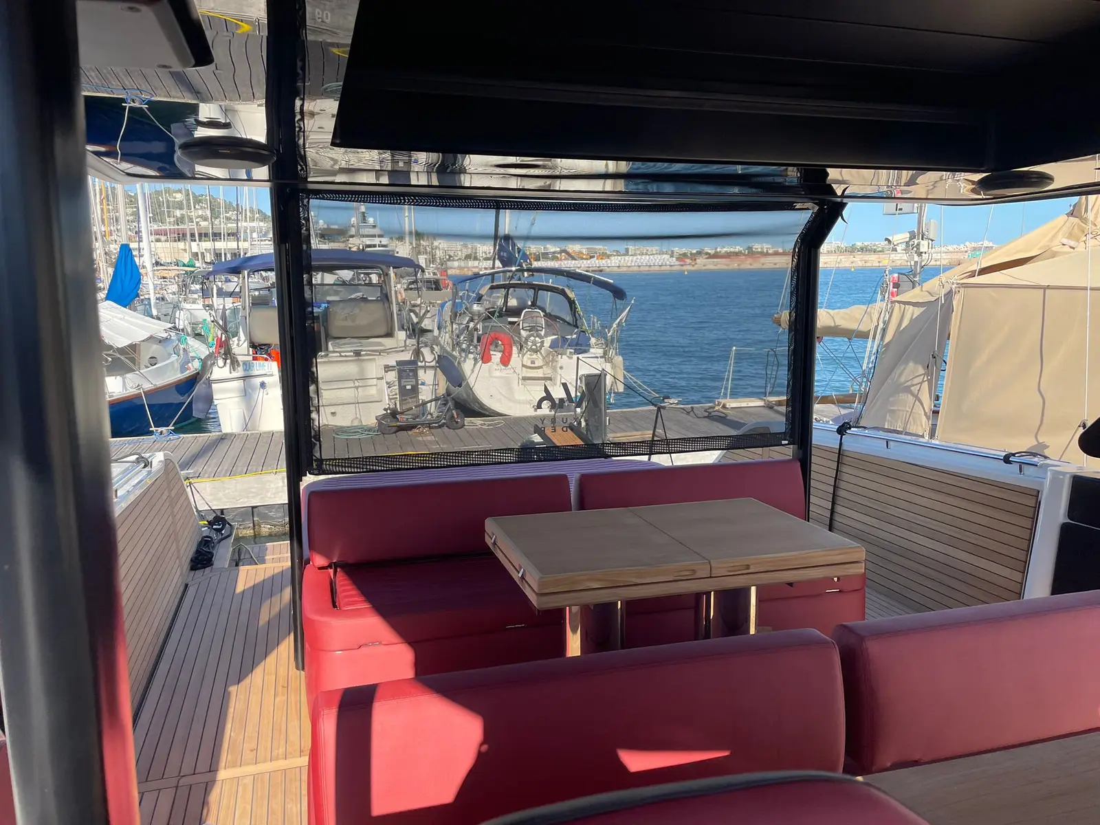 Cranchi A 46, Interior image